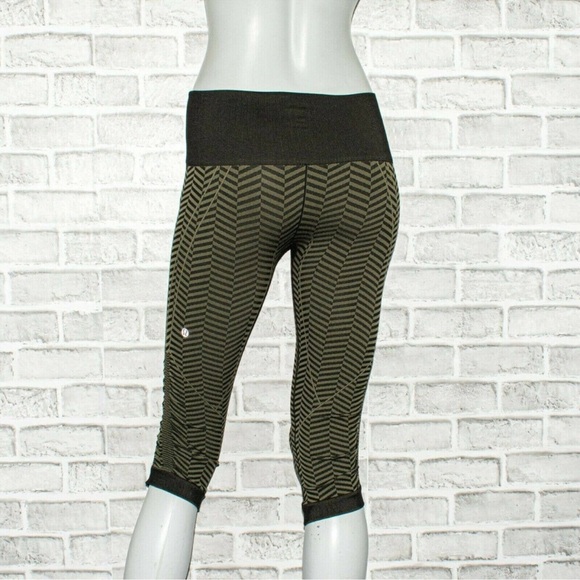 Women's Lululemon In The Flow Crop II Fatigue Green Black Chevron - Picture 13 of 15